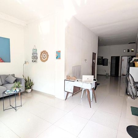 סוראבאיה Homey Guesthouse Kertajaya מראה חיצוני תמונה